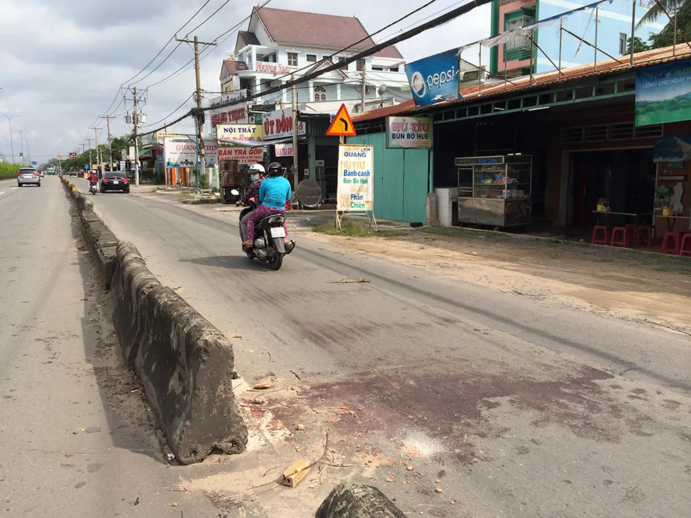 iện trường vụ đâm lộn khiến 2 nam thanh niên tử vong tại huyện Củ Chi, TP.HCM.